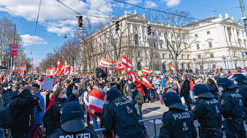 Demonstration against corona measures in Vienna guarded by the police