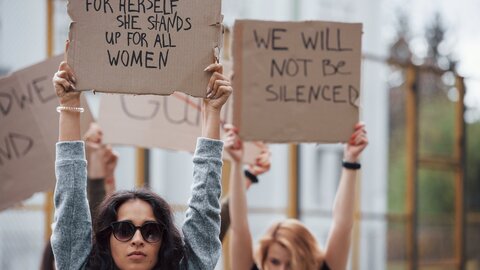 Frauen protestieren 