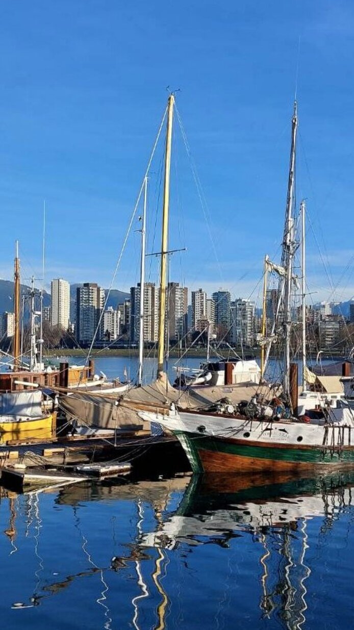 Hafengbiet mit Booten in der Stadt Vancouver