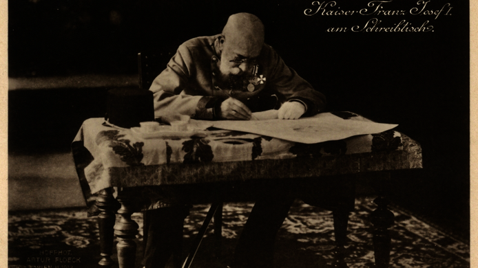 Kaiser Franz Joseph I. am Schreibtisch