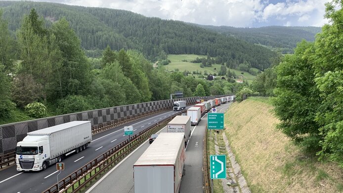 Lkw-Stau auf der Brennerautobahn.