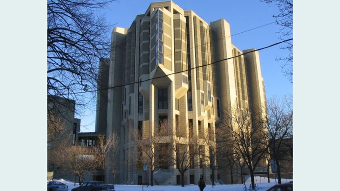 Brutalistischer Bau: die Robarts Library in Toronto