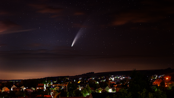 Aufnahme des Kometen Neowise in Deutschland.