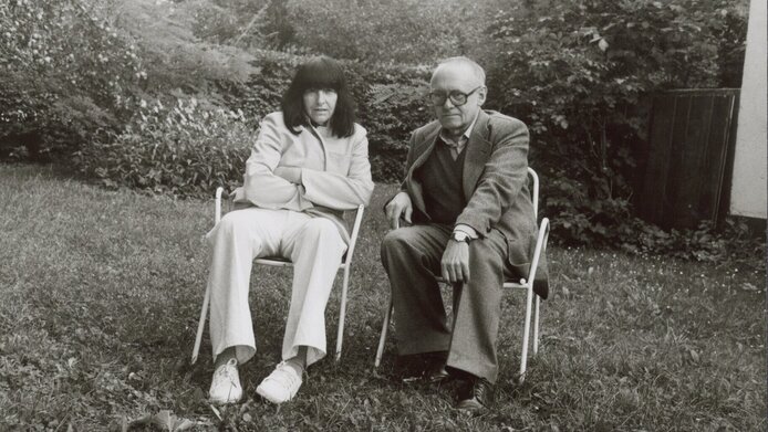 The Austrian writers Friederike Mayröcker and Ernst Jandl sitting in their garden (black and white photo)