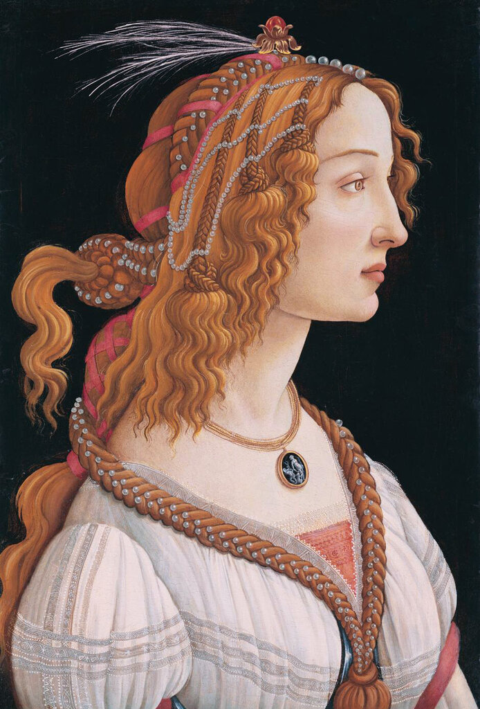 Porträtbild des Malers Botticelli einer idealisierten schönen jungen Frau, mit langen roten Haaren, Kopfschmuck, Halskette und edlem Gewand